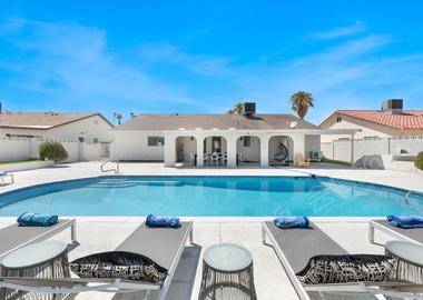 The Modern Villa: Luxurious + Trendy Space w/ Resort Style Pool